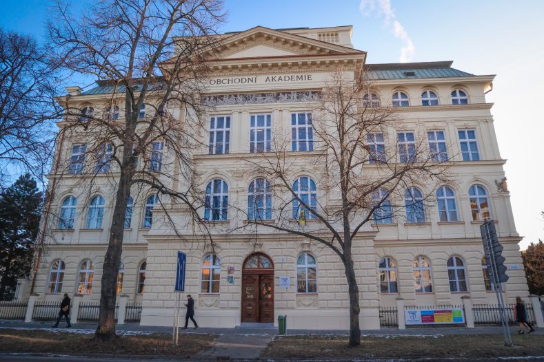 Akademie v suchu, Dům sester v teple – kraj je nechal zrekonstruovat