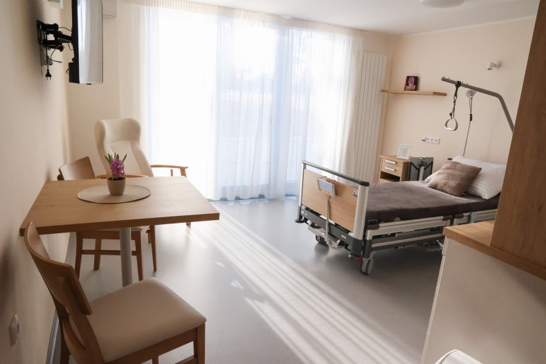 Akademie v suchu, Dům sester v teple – kraj je nechal zrekonstruovat