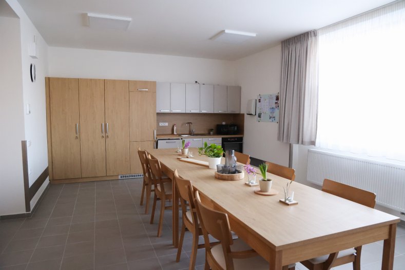 Akademie v suchu, Dům sester v teple – kraj je nechal zrekonstruovat