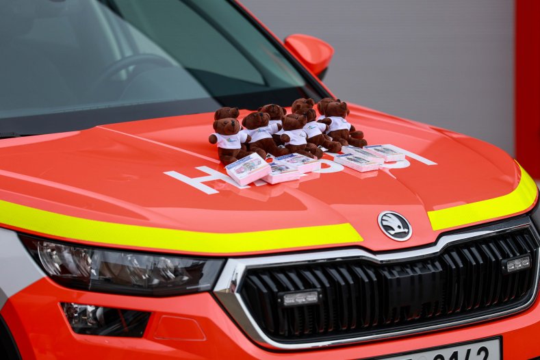  Plyšoví medvídci k nehodám, hasičům na ně přispěl kraj
