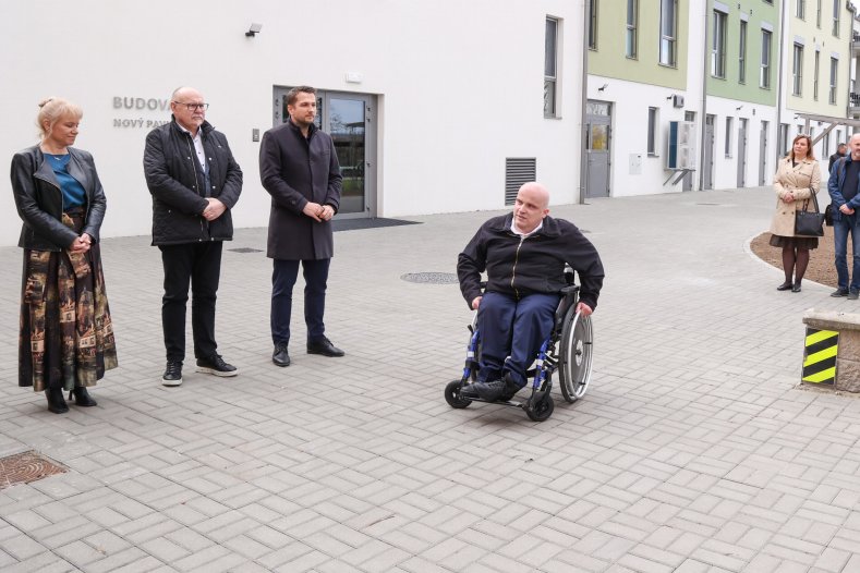  Nový pavilon domova pro seniory je v provozu. Kraj dal na stavbu v Července milióny korun
