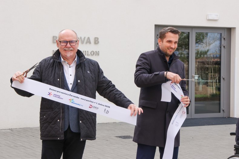  Nový pavilon domova pro seniory je v provozu. Kraj dal na stavbu v Července milióny korun
