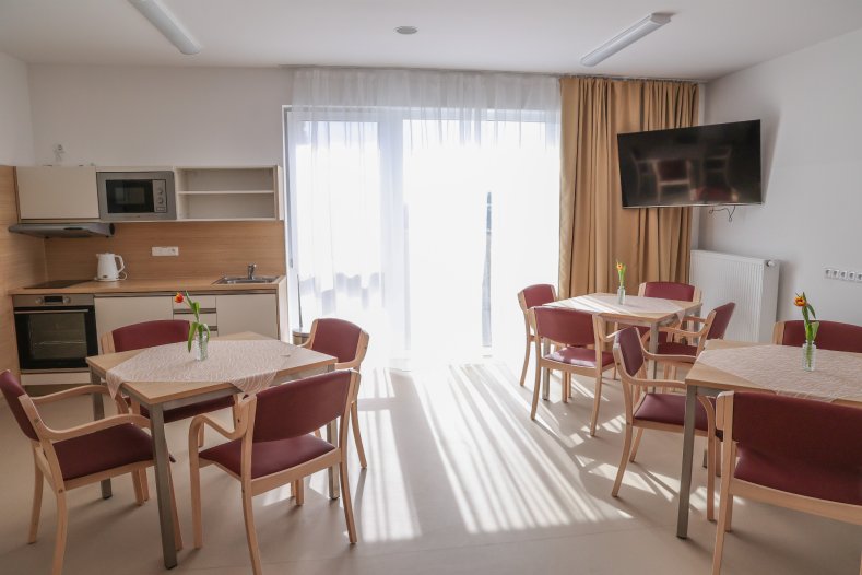  Nový pavilon domova pro seniory je v provozu. Kraj dal na stavbu v Července milióny korun
