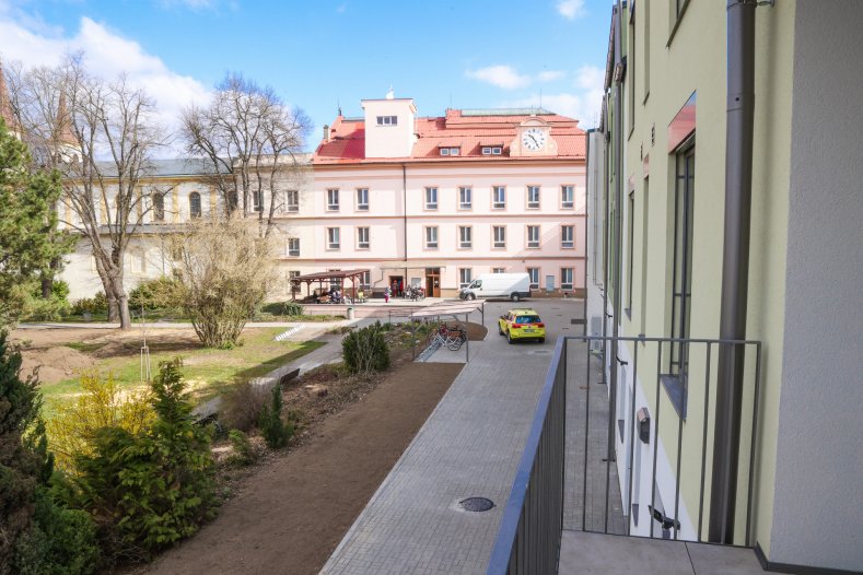  Nový pavilon domova pro seniory je v provozu. Kraj dal na stavbu v Července milióny korun
