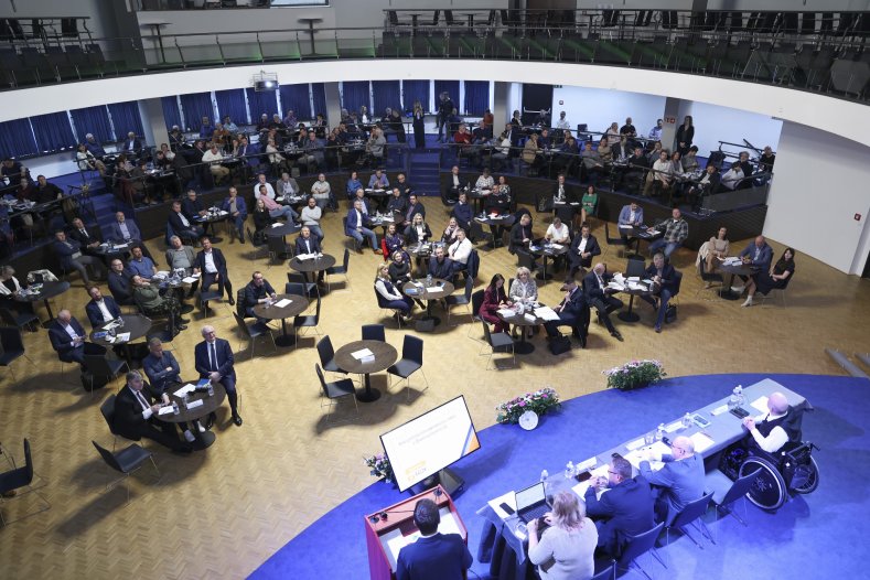  Kraj představil novinky. Přišly si je poslechnout desítky starostů

