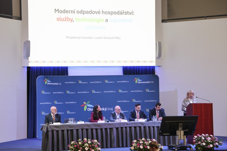  Kraj představil novinky. Přišly si je poslechnout desítky starostů

