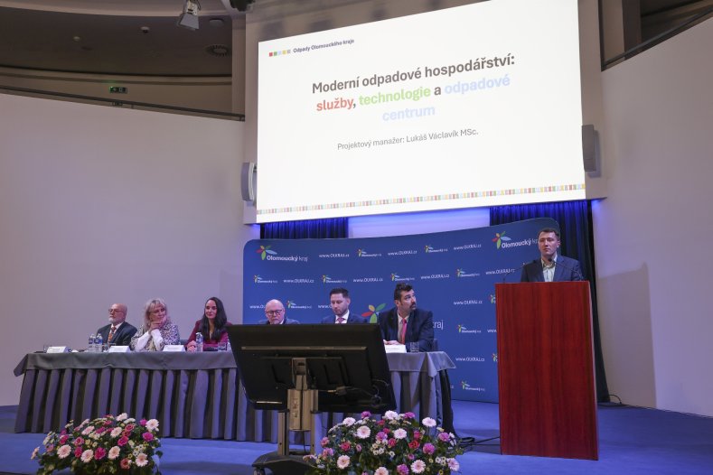  Kraj představil novinky. Přišly si je poslechnout desítky starostů
