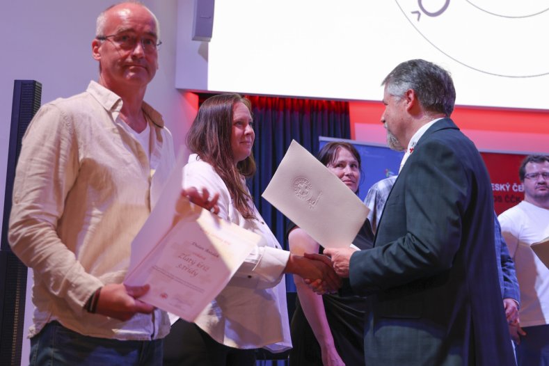  Dárci krve převzali Zlaté kříže. Za nezištnou pomoc druhým
