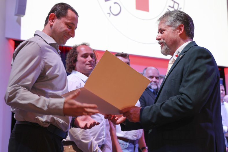  Dárci krve převzali Zlaté kříže. Za nezištnou pomoc druhým
