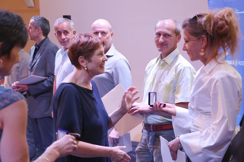  Dárci krve převzali Zlaté kříže. Za nezištnou pomoc druhým
