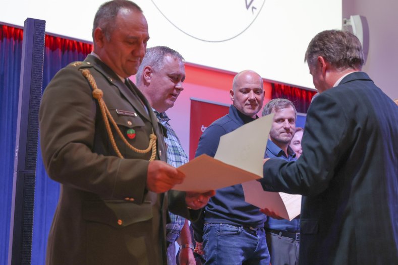  Dárci krve převzali Zlaté kříže. Za nezištnou pomoc druhým
