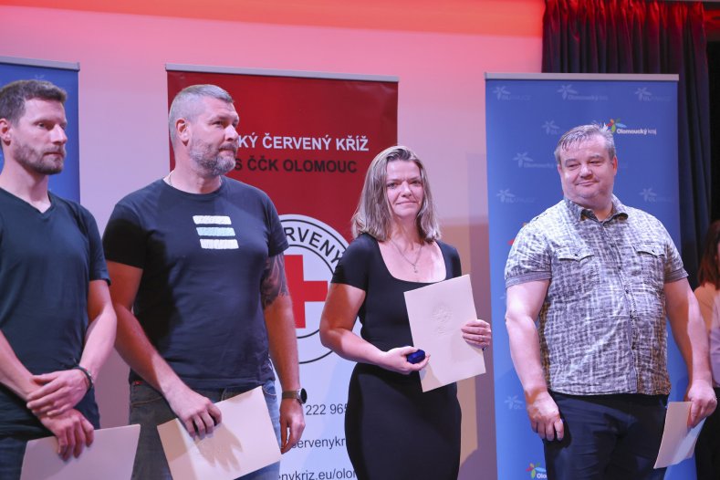  Dárci krve převzali Zlaté kříže. Za nezištnou pomoc druhým
