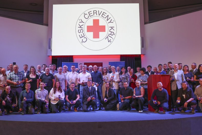  Dárci krve převzali Zlaté kříže. Za nezištnou pomoc druhým
