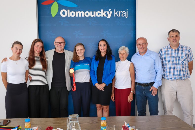  Ze školního hřiště na mistroství světa. Běžkyně přivezla na kraj zlatou medaili
