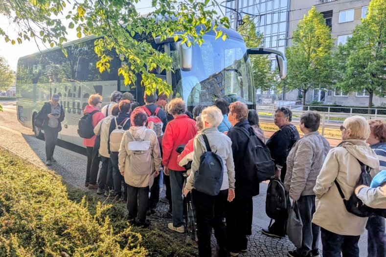  Seniorské cestování je za polovinou. Nové výlety na Slovensko a do Moravskoslezského kraje seniory zaujaly
