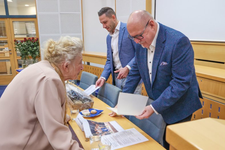 Vzpomínky, které nesmějí zmizet. Hejtman se opět setkal s oběťmi nacistického režimu