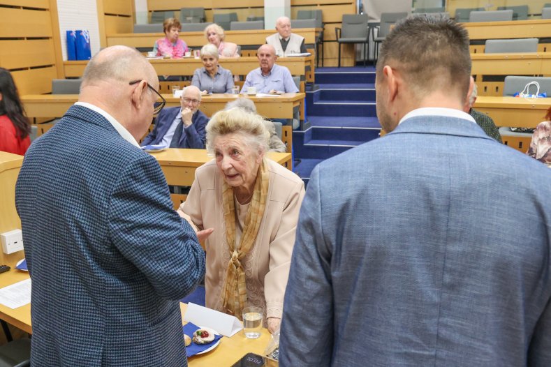 Vzpomínky, které nesmějí zmizet. Hejtman se opět setkal s oběťmi nacistického režimu