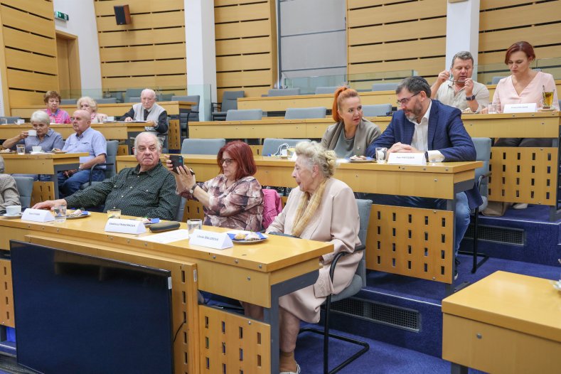 Vzpomínky, které nesmějí zmizet. Hejtman se opět setkal s oběťmi nacistického režimu
