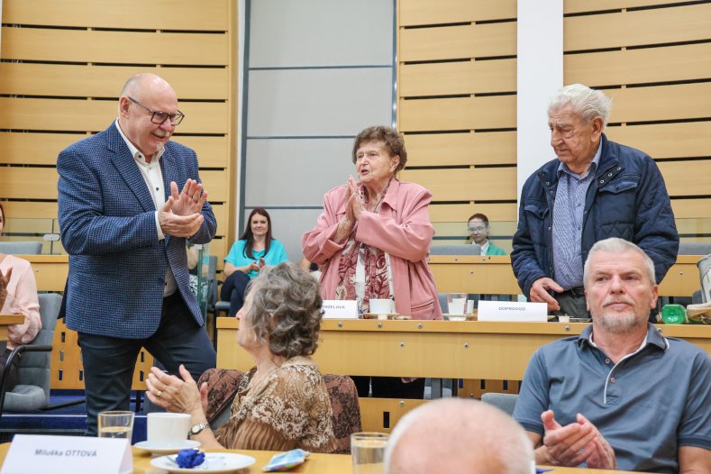 Vzpomínky, které nesmějí zmizet. Hejtman se opět setkal s oběťmi nacistického režimu