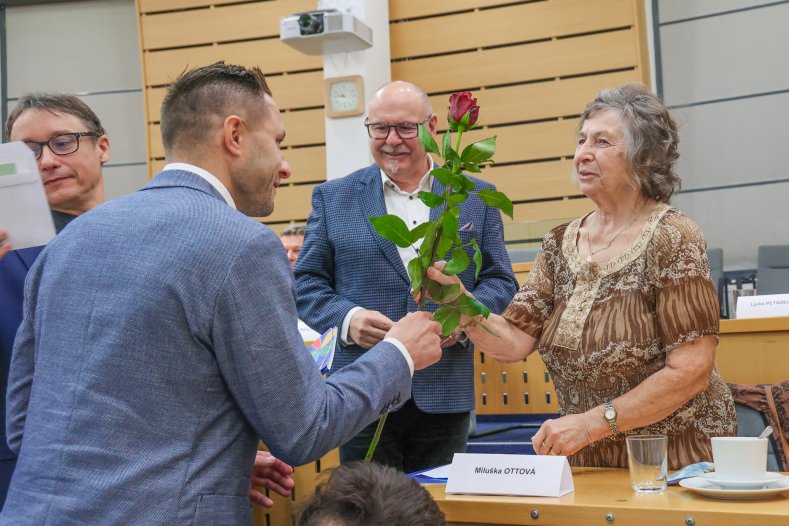  Vzpomínky, které nesmějí zmizet. Hejtman se opět setkal s oběťmi nacistického režimu