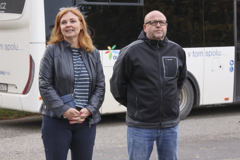  Zaměstnanci Olomouckého kraje vyměnili kanceláře za terén. Pomáhali v krajských organizacích a poznávali jejich každodenní realitu

