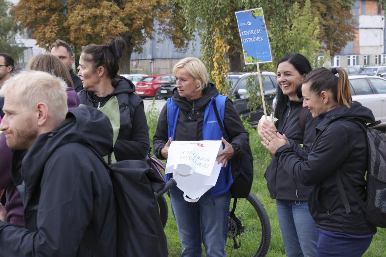  Zaměstnanci Olomouckého kraje vyměnili kanceláře za terén. Pomáhali v krajských organizacích a poznávali jejich každodenní realitu
