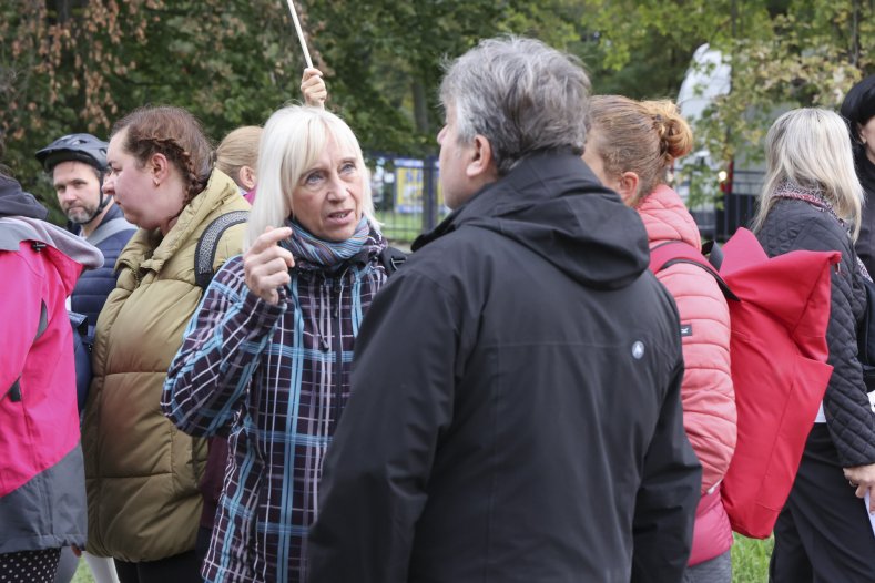  Zaměstnanci Olomouckého kraje vyměnili kanceláře za terén. Pomáhali v krajských organizacích a poznávali jejich každodenní realitu
