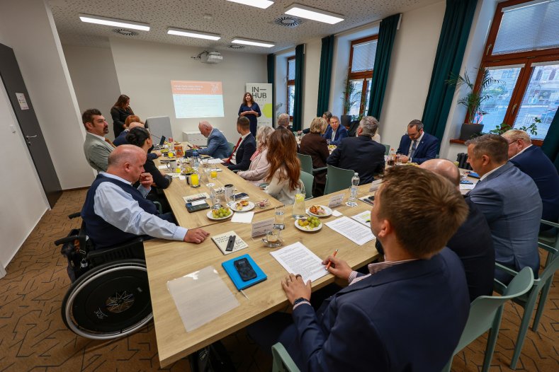  Krajští a přerovští radní jednali o rozvoji města
