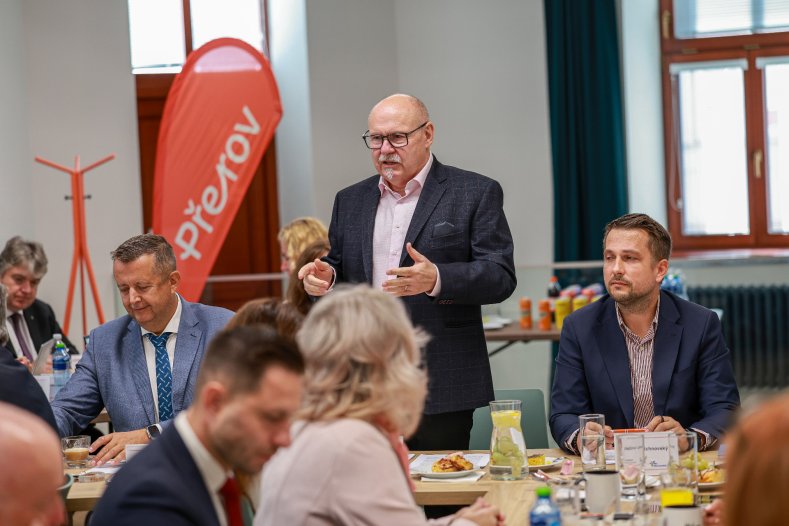  Krajští a přerovští radní jednali o rozvoji města
