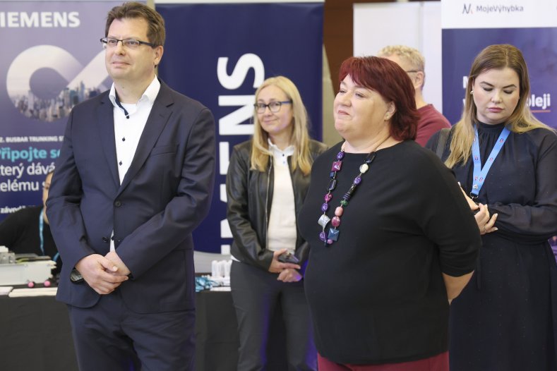  Středoškoláci zamíří z učeben přímo do výroby. Lutínská strojárna uzavřela partnerství s MUBEA
