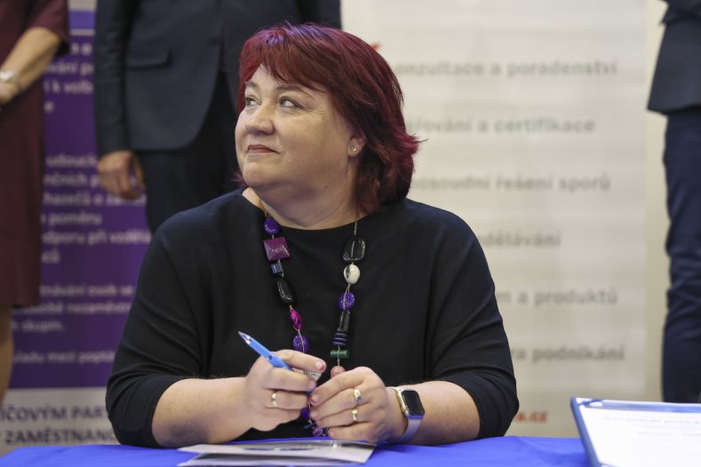  Středoškoláci zamíří z učeben přímo do výroby. Lutínská strojárna uzavřela partnerství s MUBEA
