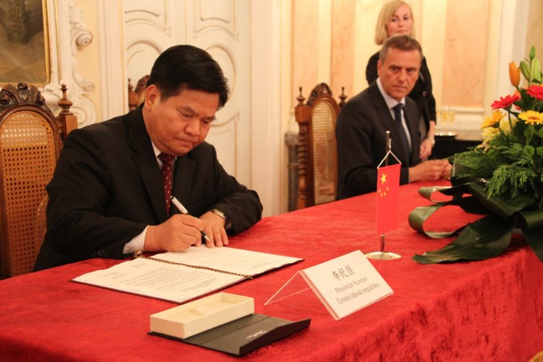 Kraj podepsal smlouvu o partnerství s čínskou provincií Yunnan