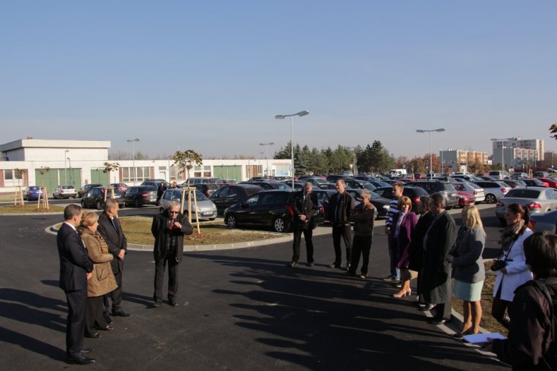 Hejtmanství finančně přispělo na nové parkoviště v prostějovské nemocnici