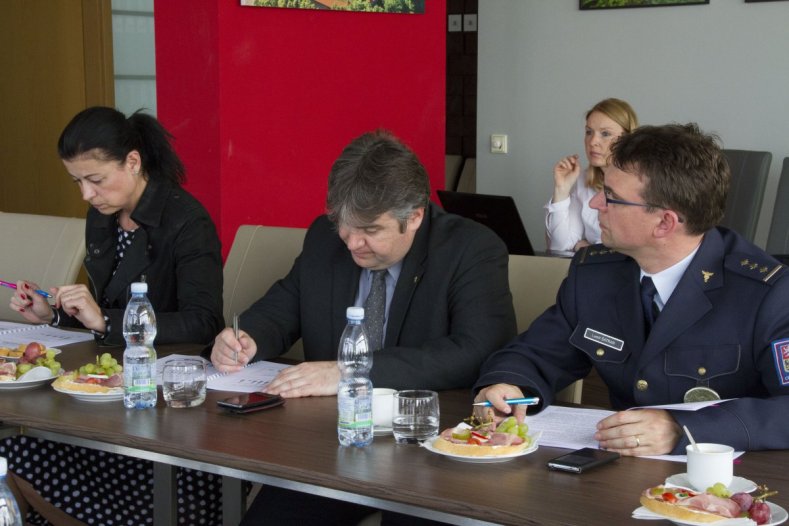 Zasedala Bezpečnostní rada Olomouckého kraje. Řešila například propagaci složek integrovaného záchranného systému