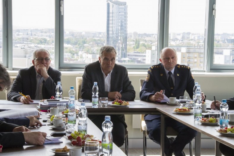 Zasedala Bezpečnostní rada Olomouckého kraje. Řešila například propagaci složek integrovaného záchranného systému