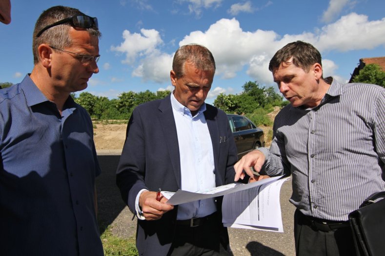 Obce na Prostějovsku, které trápí nadměrná doprava, navštívil hejtman Rozbořil. Starostům předložil řešení