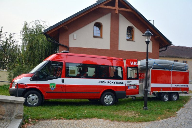 Dobrovolní hasiči z Rokytnice u Přerova mají nové auto          Foto: Jan Teimer