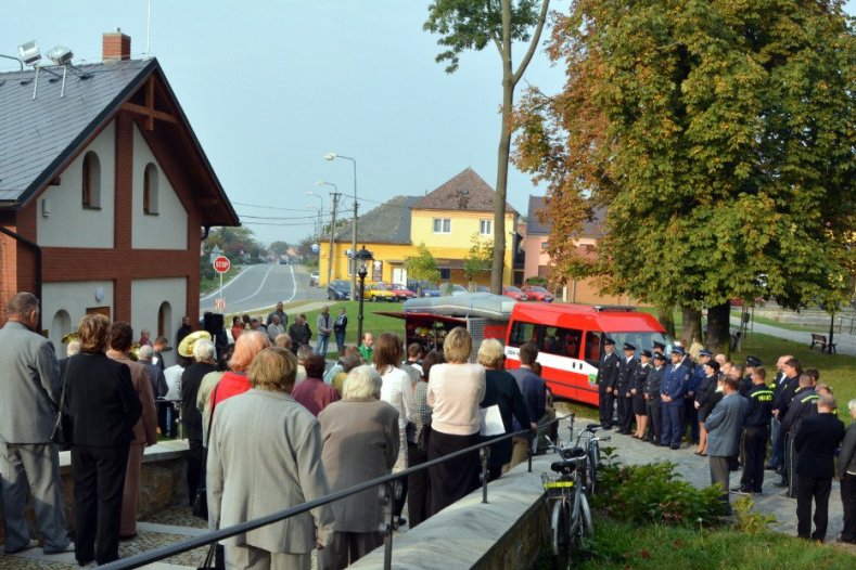 Dobrovolní hasiči z Rokytnice u Přerova mají nové auto          Foto: Jan Teimer