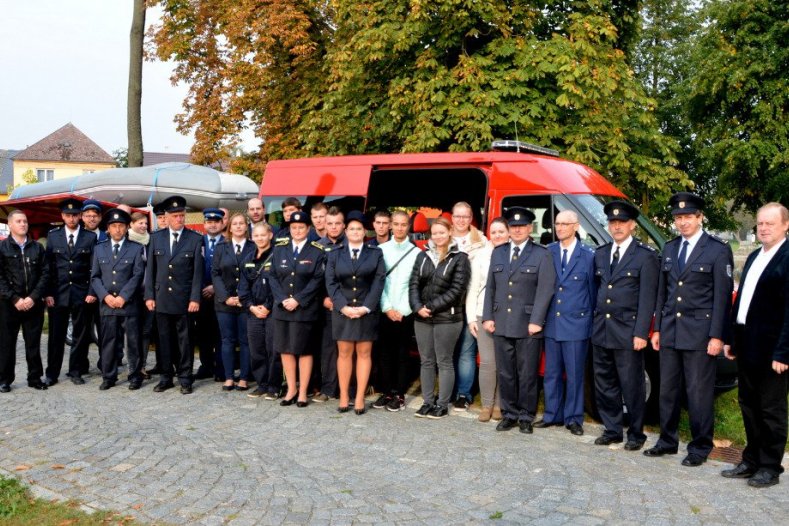 Dobrovolní hasiči z Rokytnice u Přerova mají nové auto          Foto: Jan Teimer
