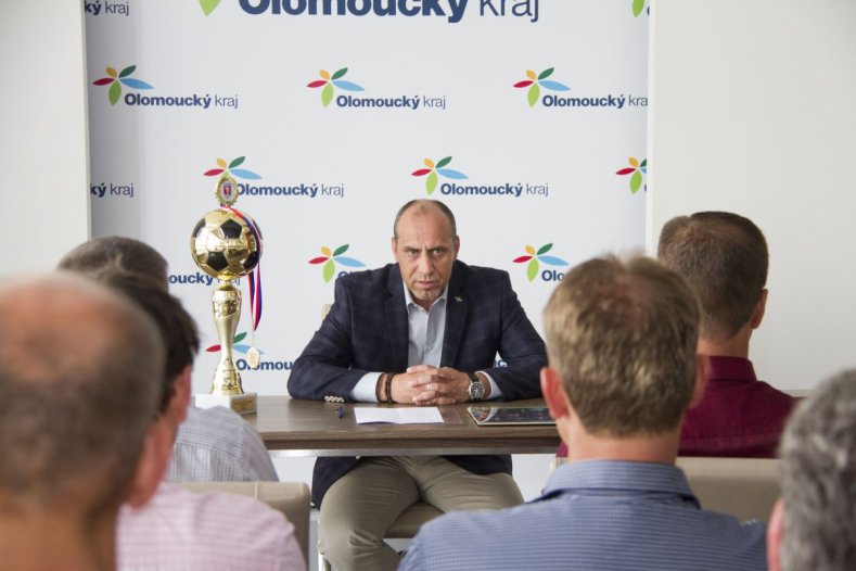 Náměstek hejtmana František Jura přijal mistry České republiky ve veteránském fotbalu