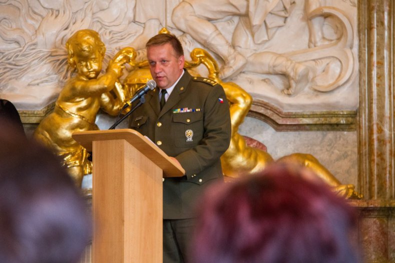 Hejtman rozdal lidem Zlaté kříže