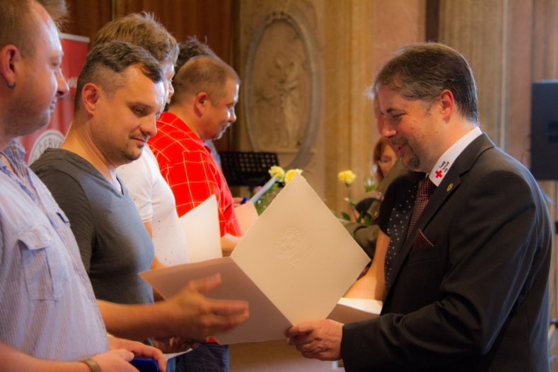 Hejtman rozdal lidem Zlaté kříže