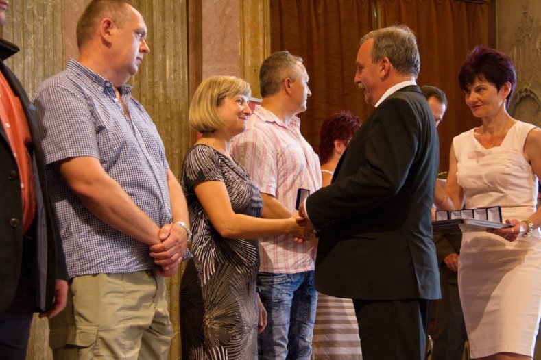 Hejtman rozdal lidem Zlaté kříže