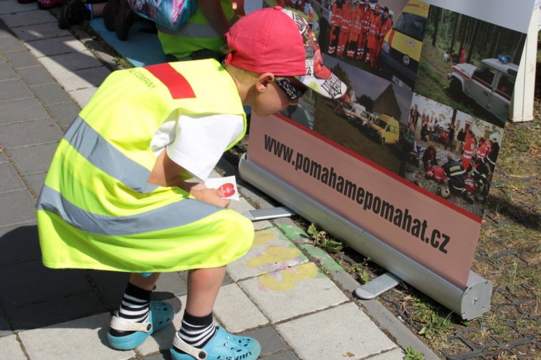 Děti slaví. Kraj pro ně připravil den s hasiči, policisty a záchranáři