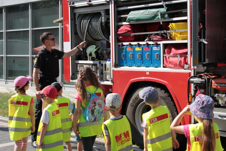 Děti slaví. Kraj pro ně připravil den s hasiči, policisty a záchranáři
