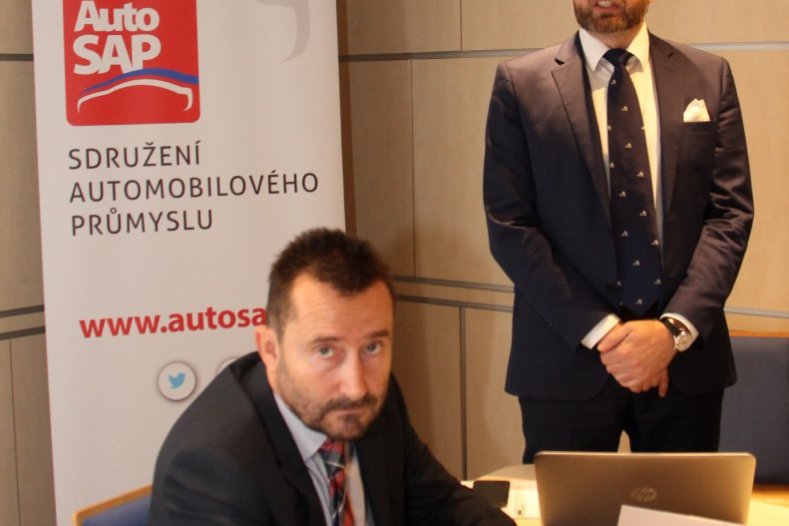 Kraj pomůže automobilovým firmám získat kvalifikované pracovníky