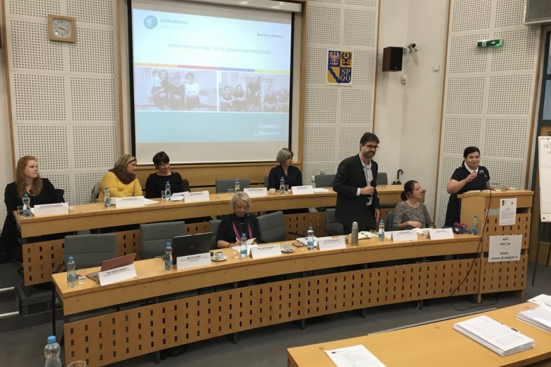 Kraj jednal o problémech lidí s autismem