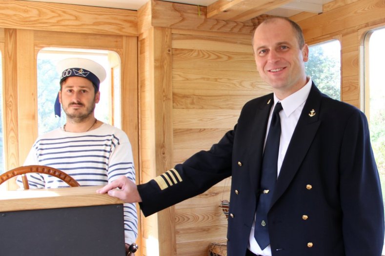 Prodloužení Baťova kanálu projednával hejtman přímo na lodi