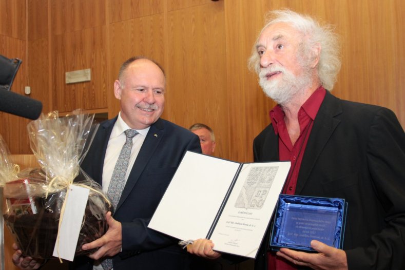 Mezi držitele Ceny hejtmana za práci ve prospěch osob se zdravotním postižením patří fotograf Jindřich Štreit