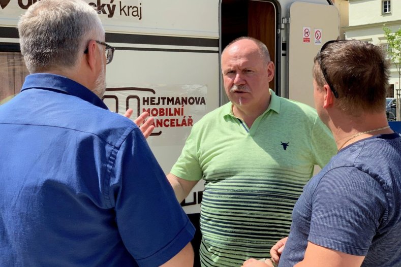 Hejtman opustil Olomouc. Zastavil se až na hranicích